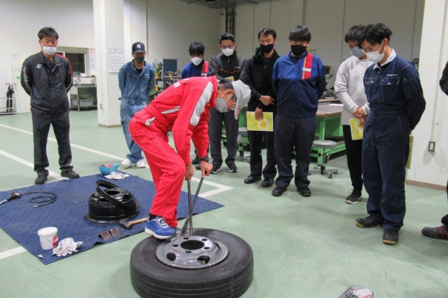 タイヤ交換・スキャンツール技能習得研修報告